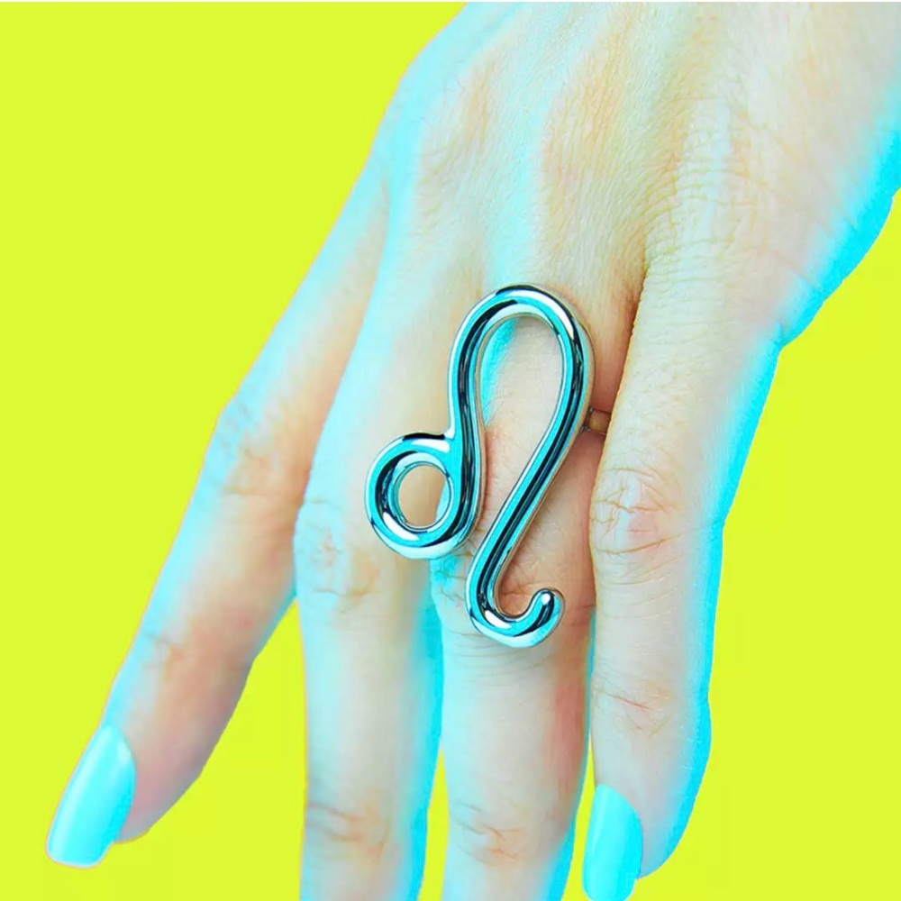 NIB STUDIOCULT Leo Ring Size 5